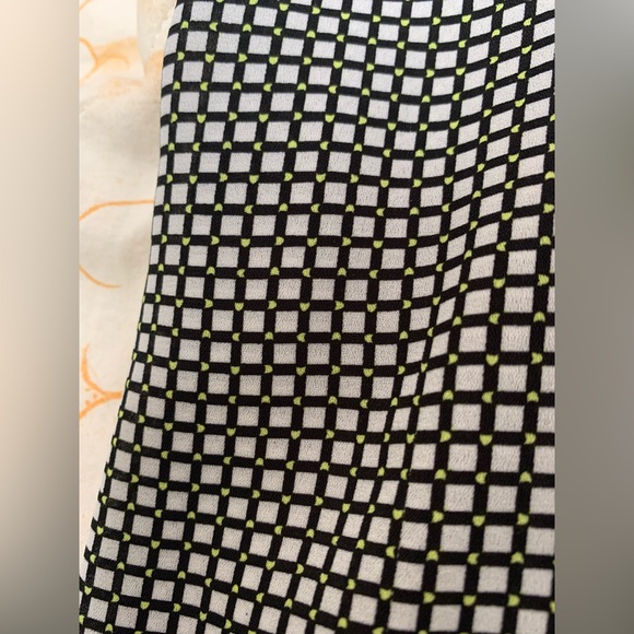 Black and white checkered pattern long sleeve blouse - Picture 14 of 15